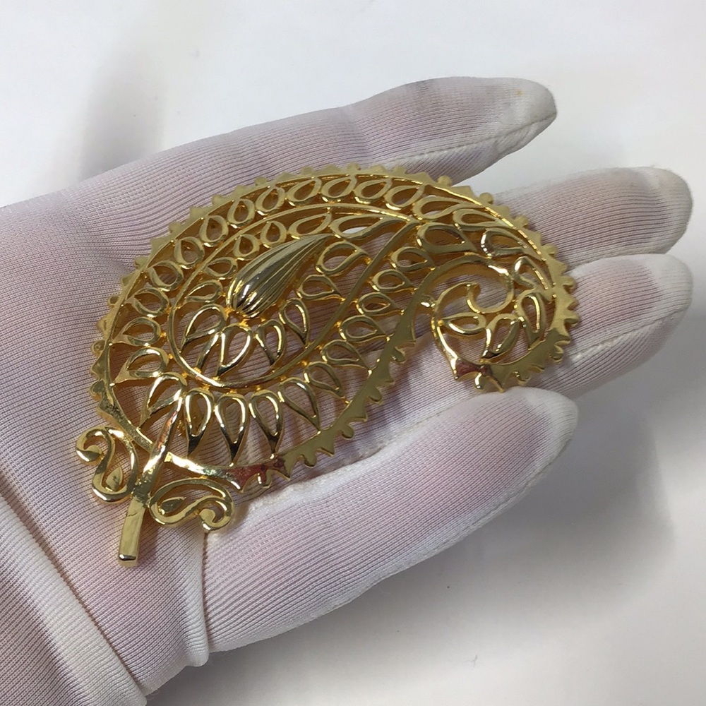 Gold Paisley Brooch signed Vendome collectible costume jewellery vintage pin